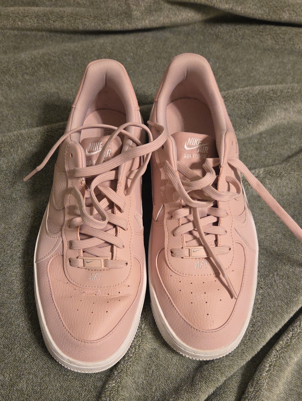 Nike Air Force 1 Women's Low Top Sneakers - Blush Pink